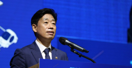 오태석 과기정통부 차관은 7일 '제70회 대덕이노폴리스 포럼'에서 '현 정부의 과학기술정책 방향과 대덕특구의 역할'을 주제로 초청강연했다.